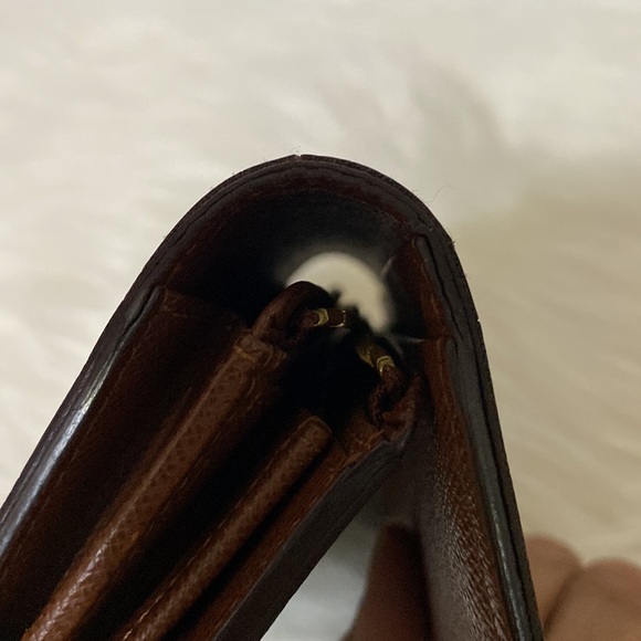 Authentic Pre Loved Louis Vuitton Wallet - Picture 11 of 14
